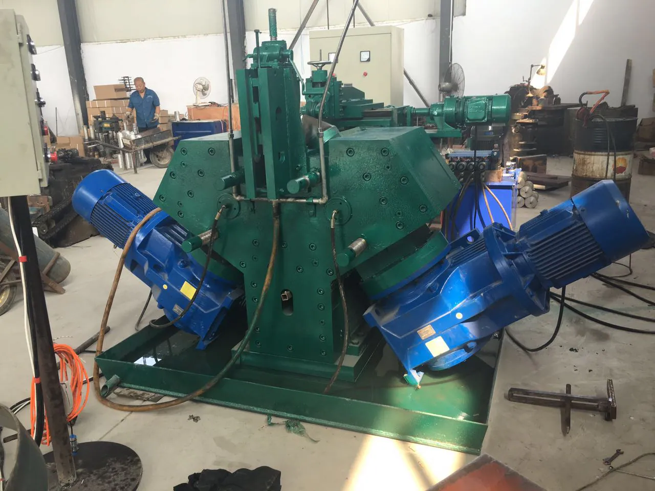 HS1508L screw flight cold rolling machine