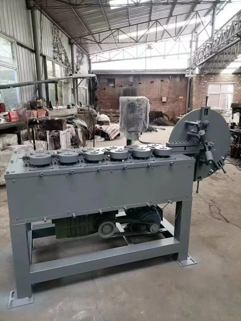 Flexible auger forming machine with multiple roller stations