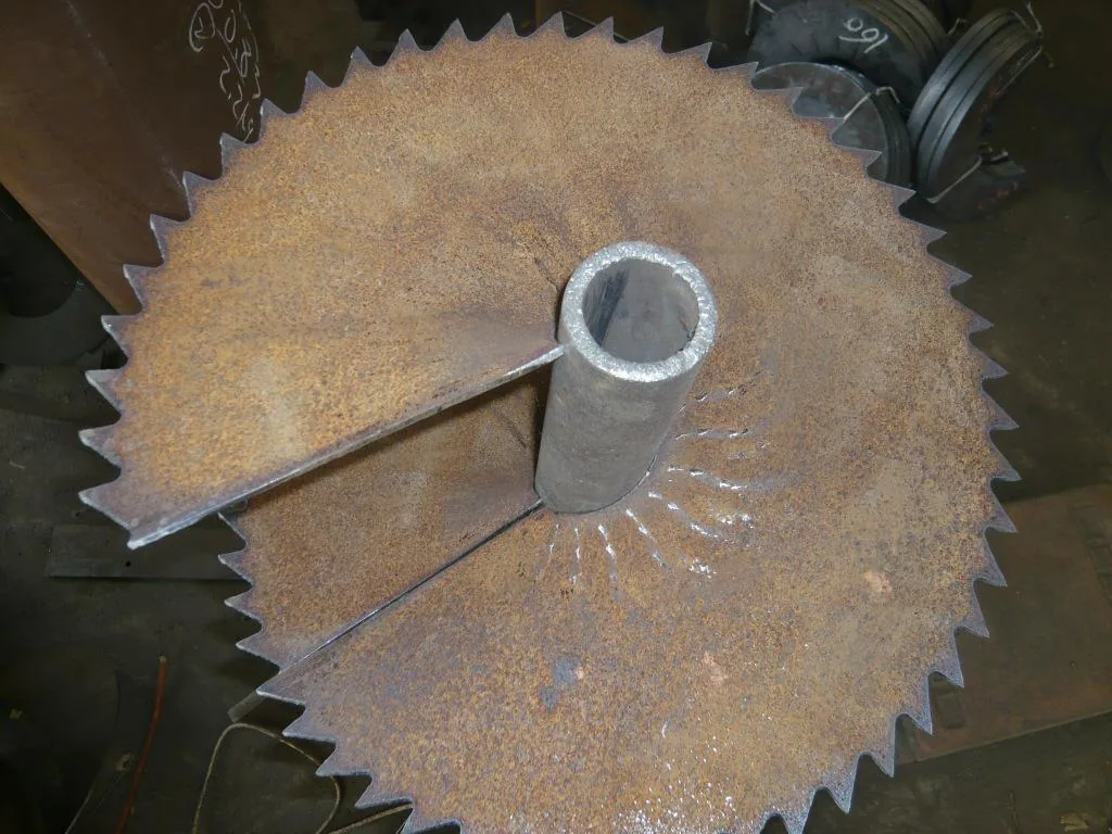 Serrated helical segment fitted around a centre tube