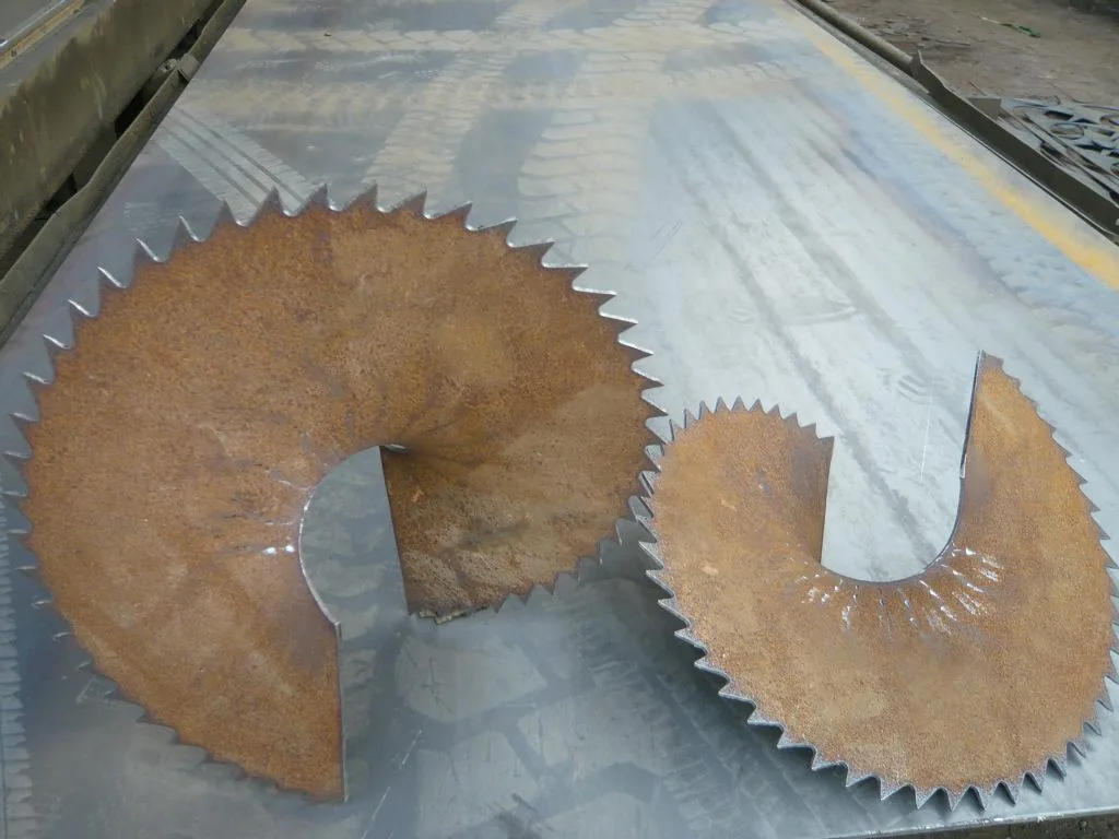 Two serrated sectional flight sizes with toothed outside edges