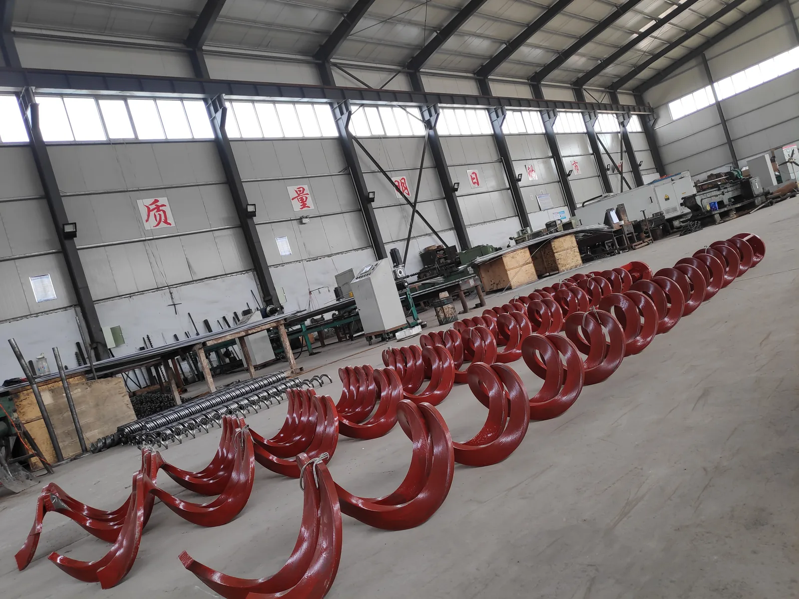 Open-centre shaftless screw assemblies arranged for inspection Open-centre shaftless screw assemblies arranged for inspection