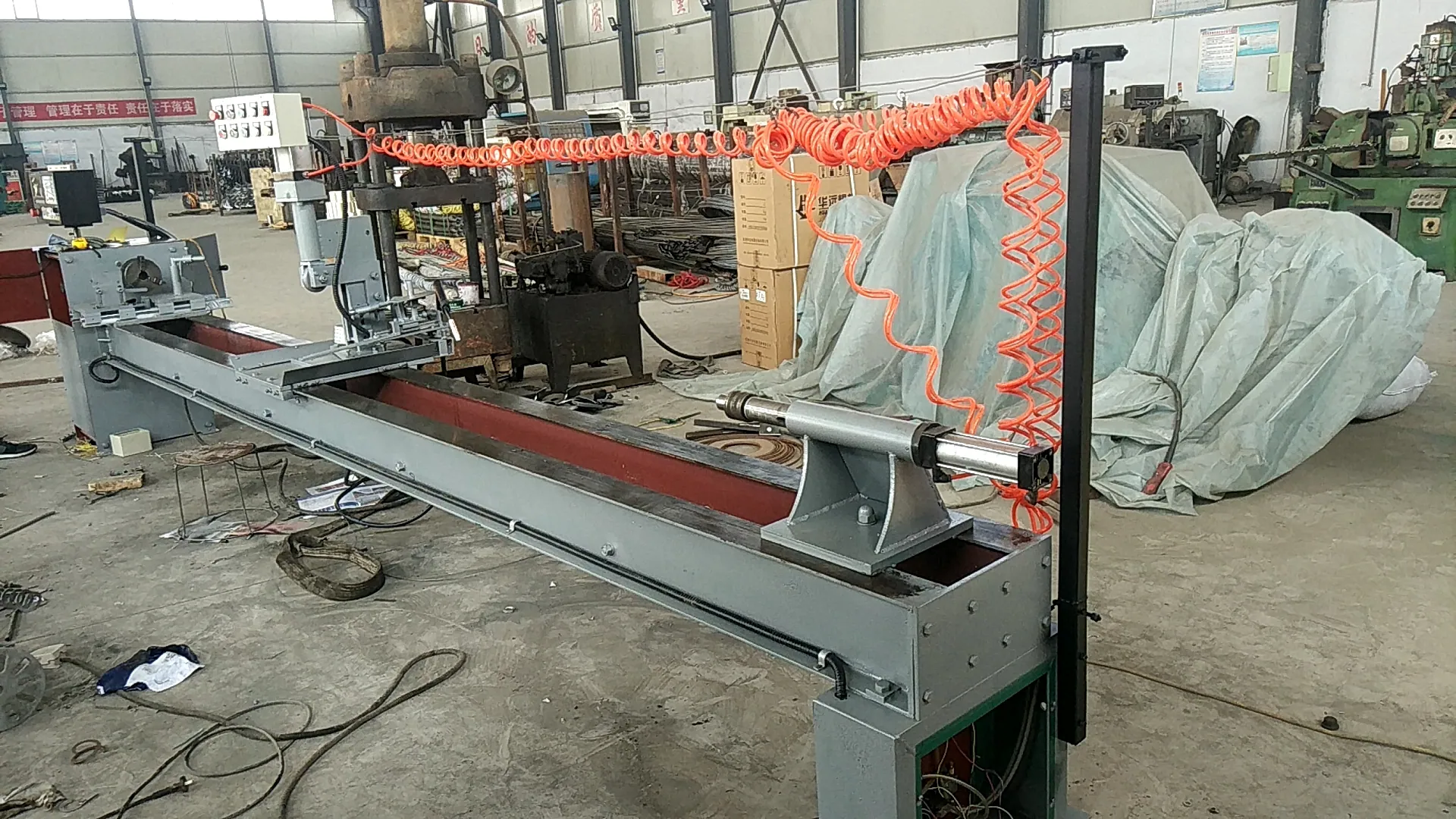 Spiral forming and welding process detail Spiral forming and welding process detail
