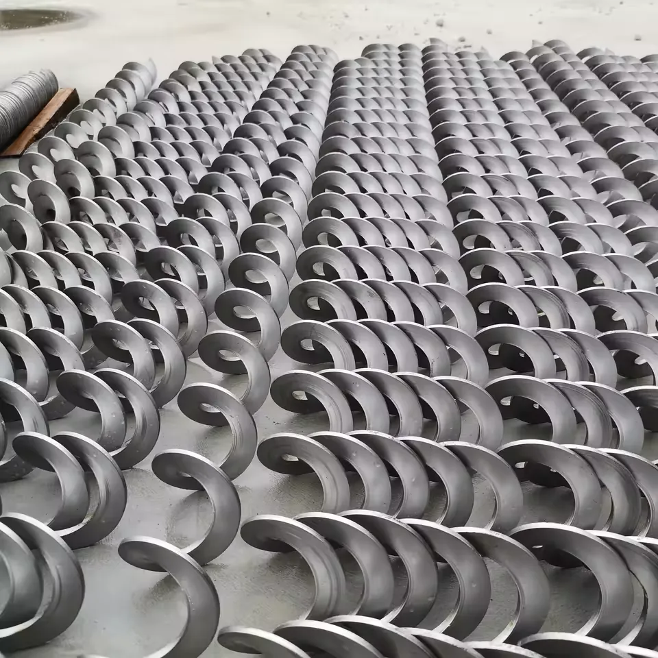 Formed mixing flights arranged in matched production rows Formed mixing flights arranged in matched production rows