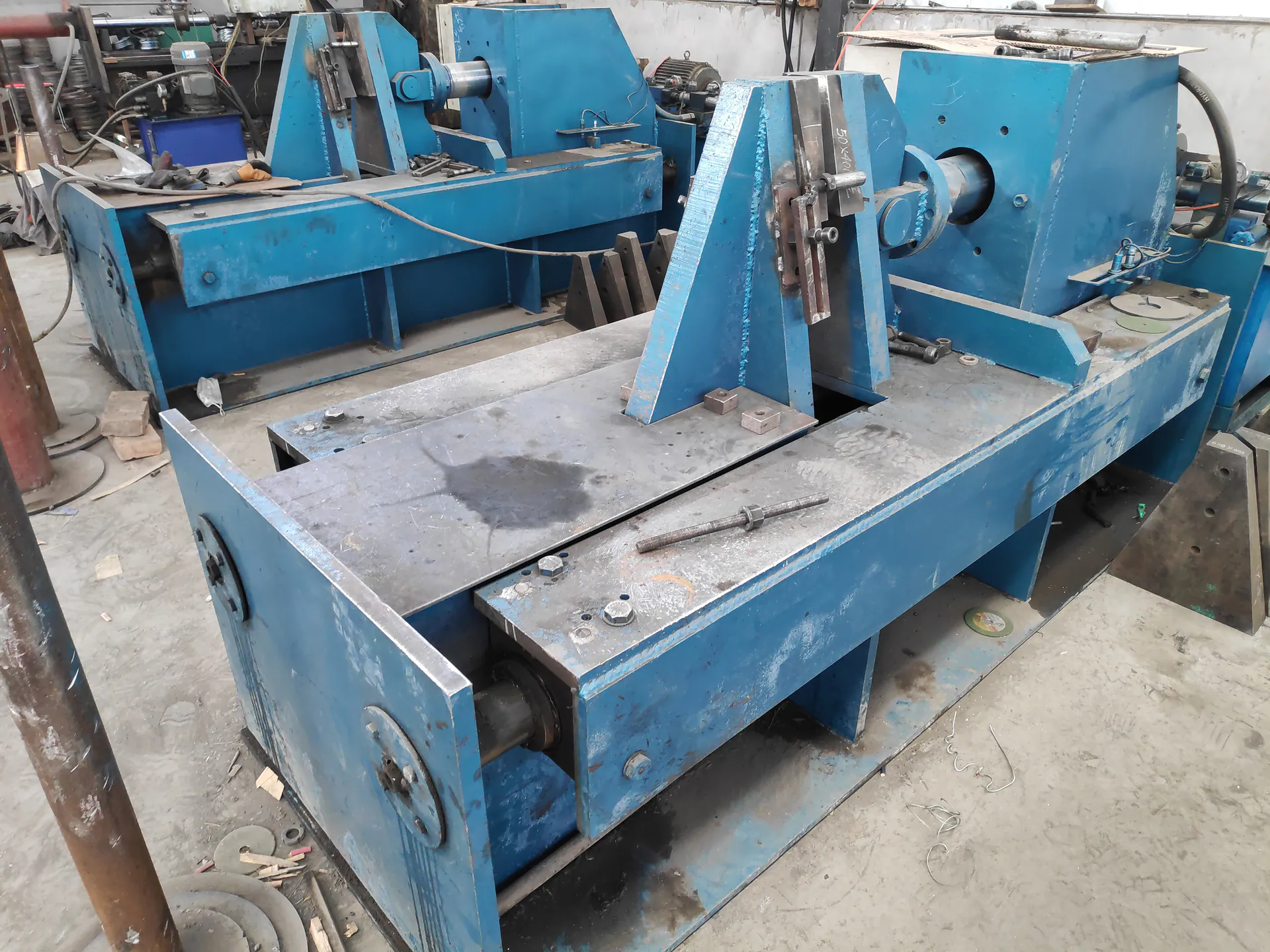 Screw flight forming equipment in the manufacturing workshop