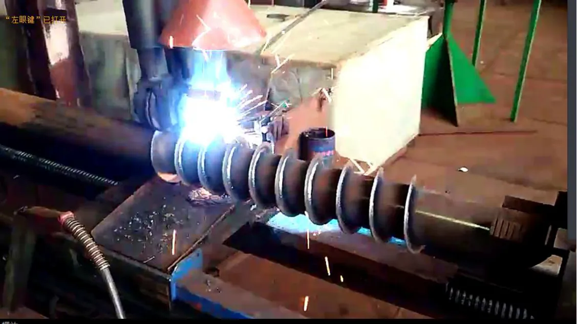 Spiral forming and welding machine for ground screw production Spiral forming and welding machine for ground screw production