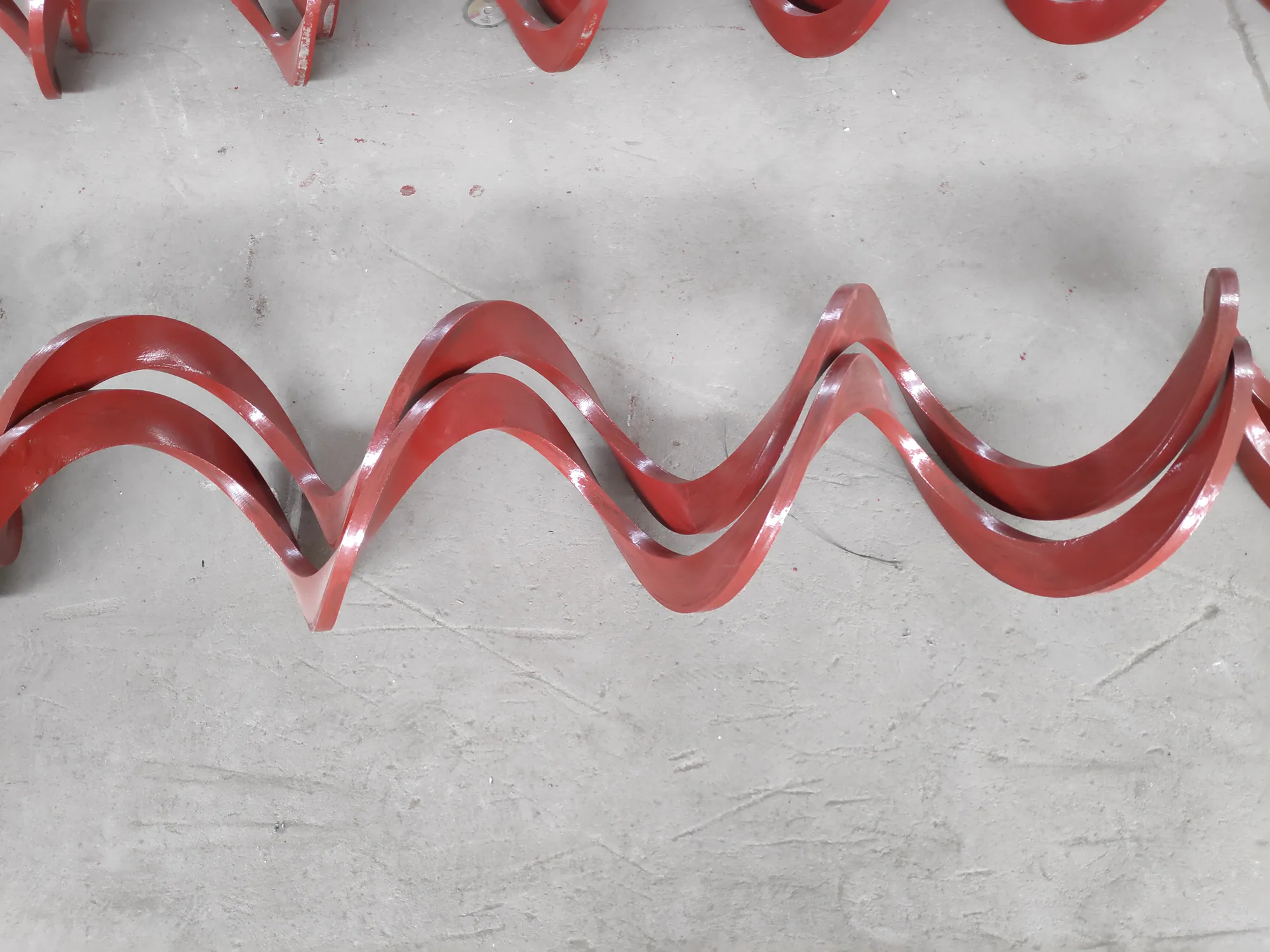 Continuous constant-thickness auger flight