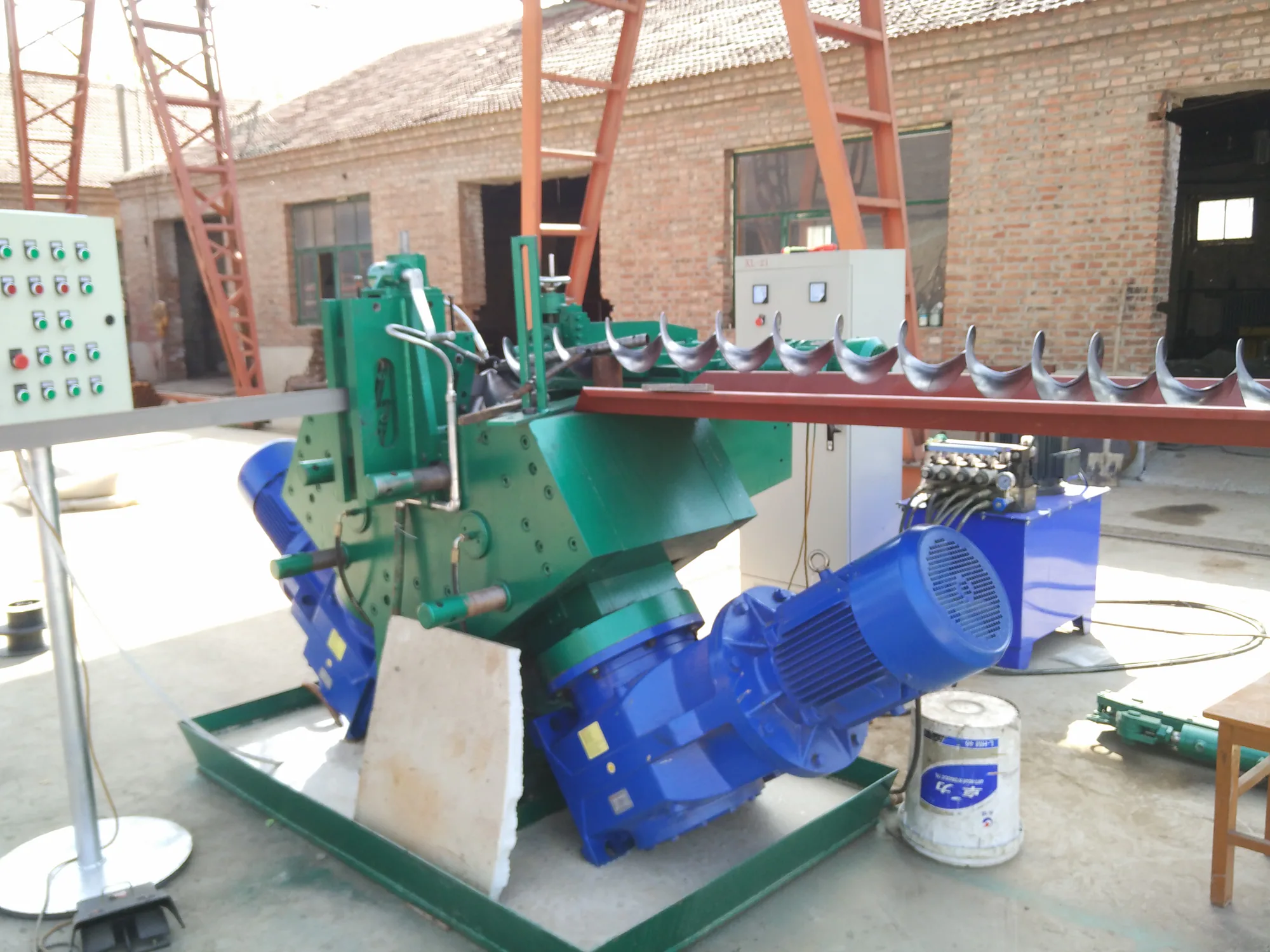 HS1306M production view