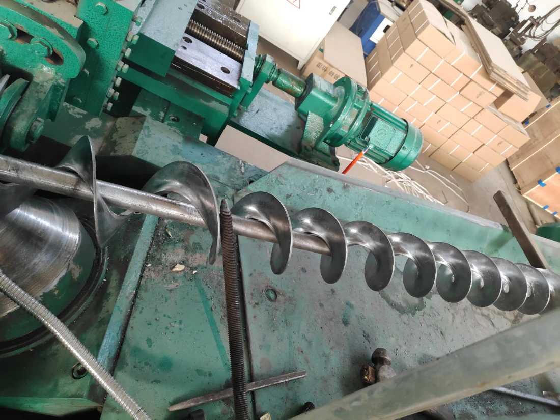 HS1306M screw flight cold rolling machine HS1306M screw flight cold rolling machine
