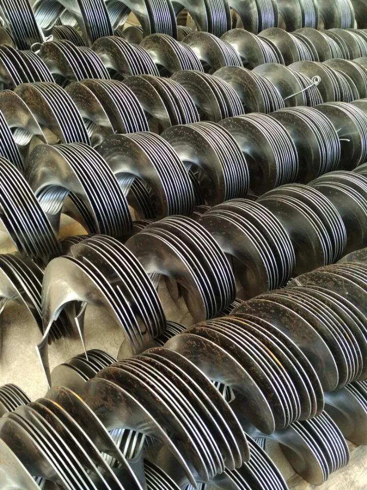 Screw flight cold rolling machine used for producing seamless helical flights