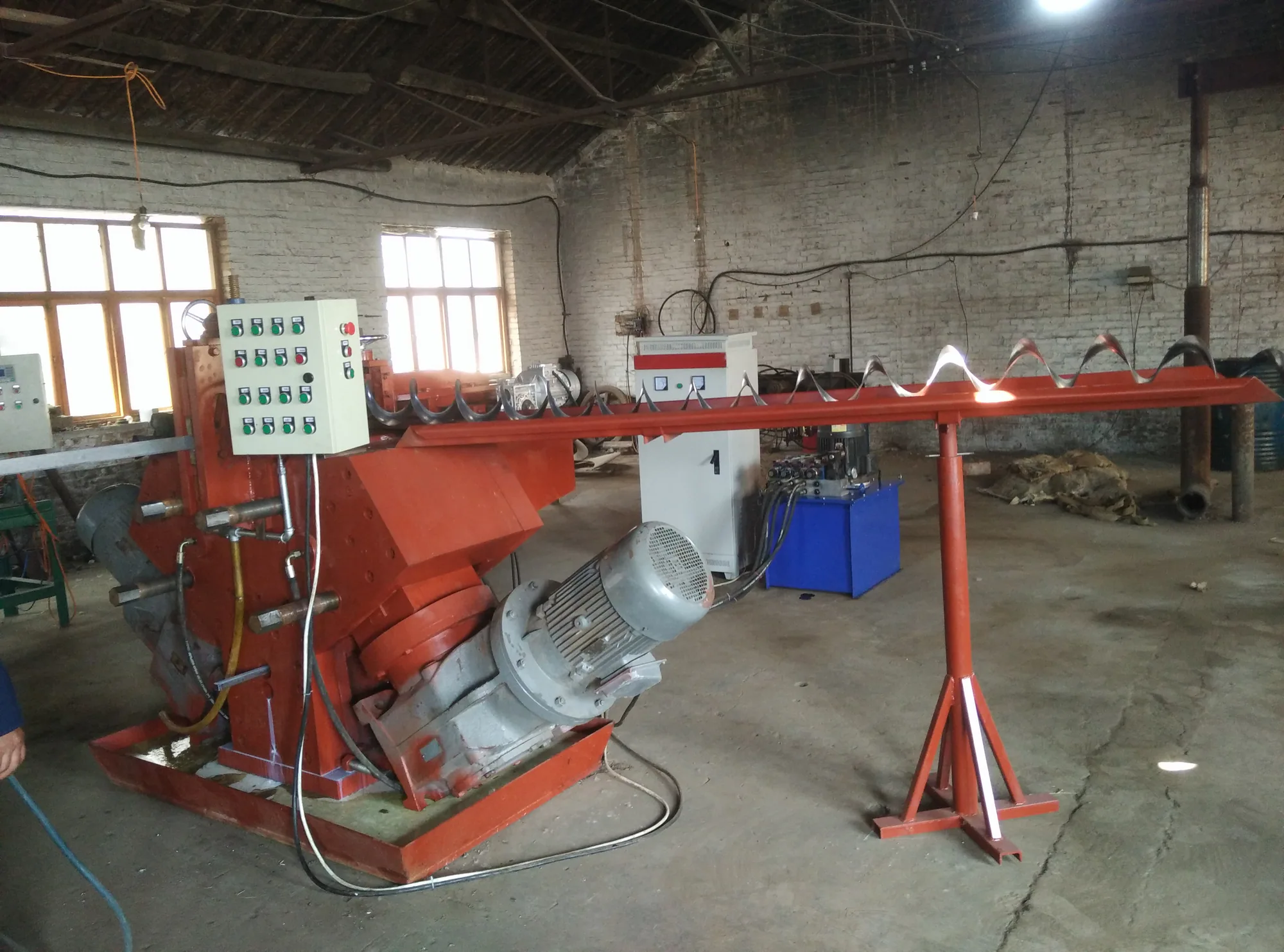 Continuous screw flight cold rolling machine model range