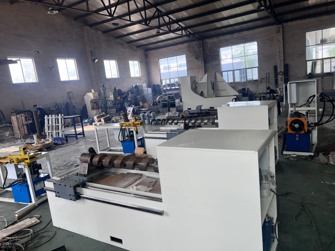 Continuous screw flight winding machine
