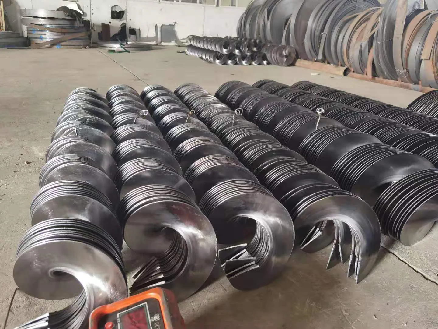 HS1306M spiral blade cold rolling machine for automatic helical flight manufacturing