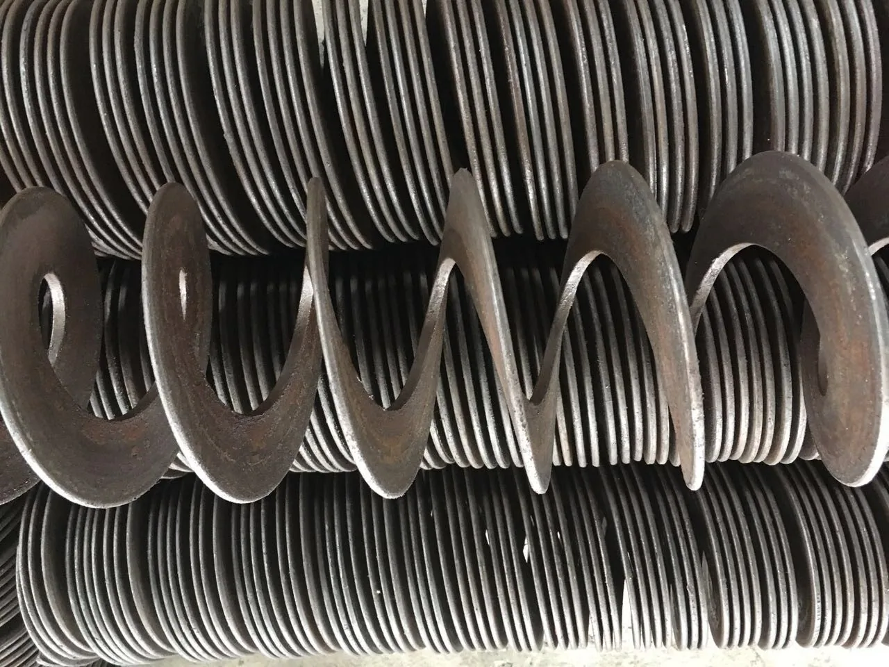 Formed spiral flight sections showing rounded outer edges Formed spiral flight sections showing rounded outer edges
