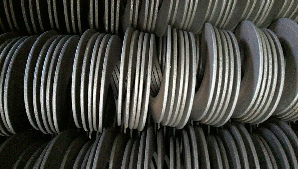Rounded-edge helical flight pieces arranged for inspection Rounded-edge helical flight pieces arranged for inspection