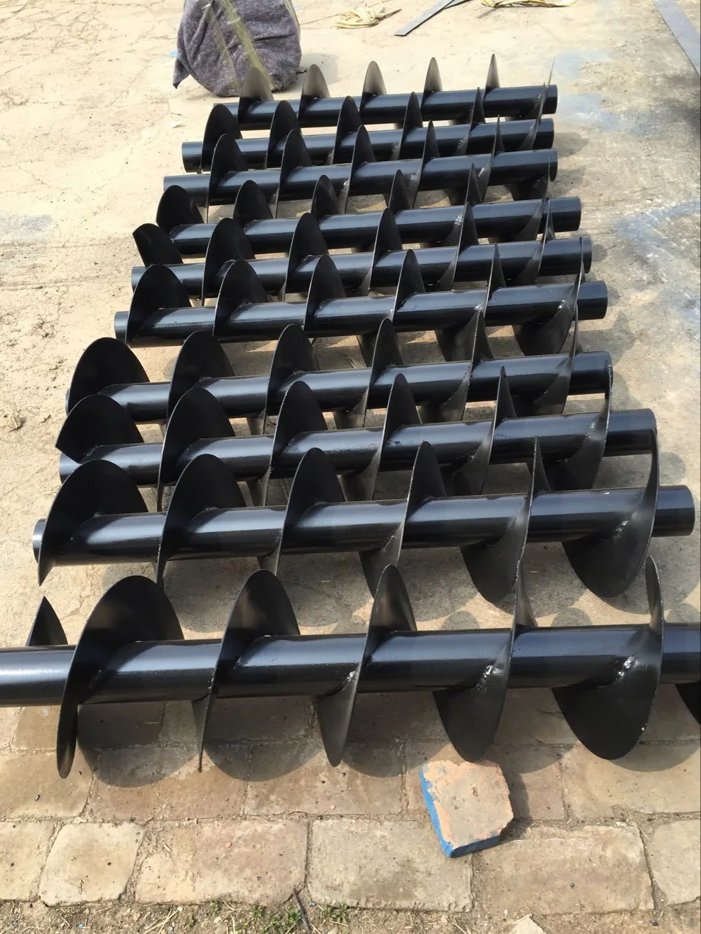 Multiple-shaft auger screw assemblies with formed flights