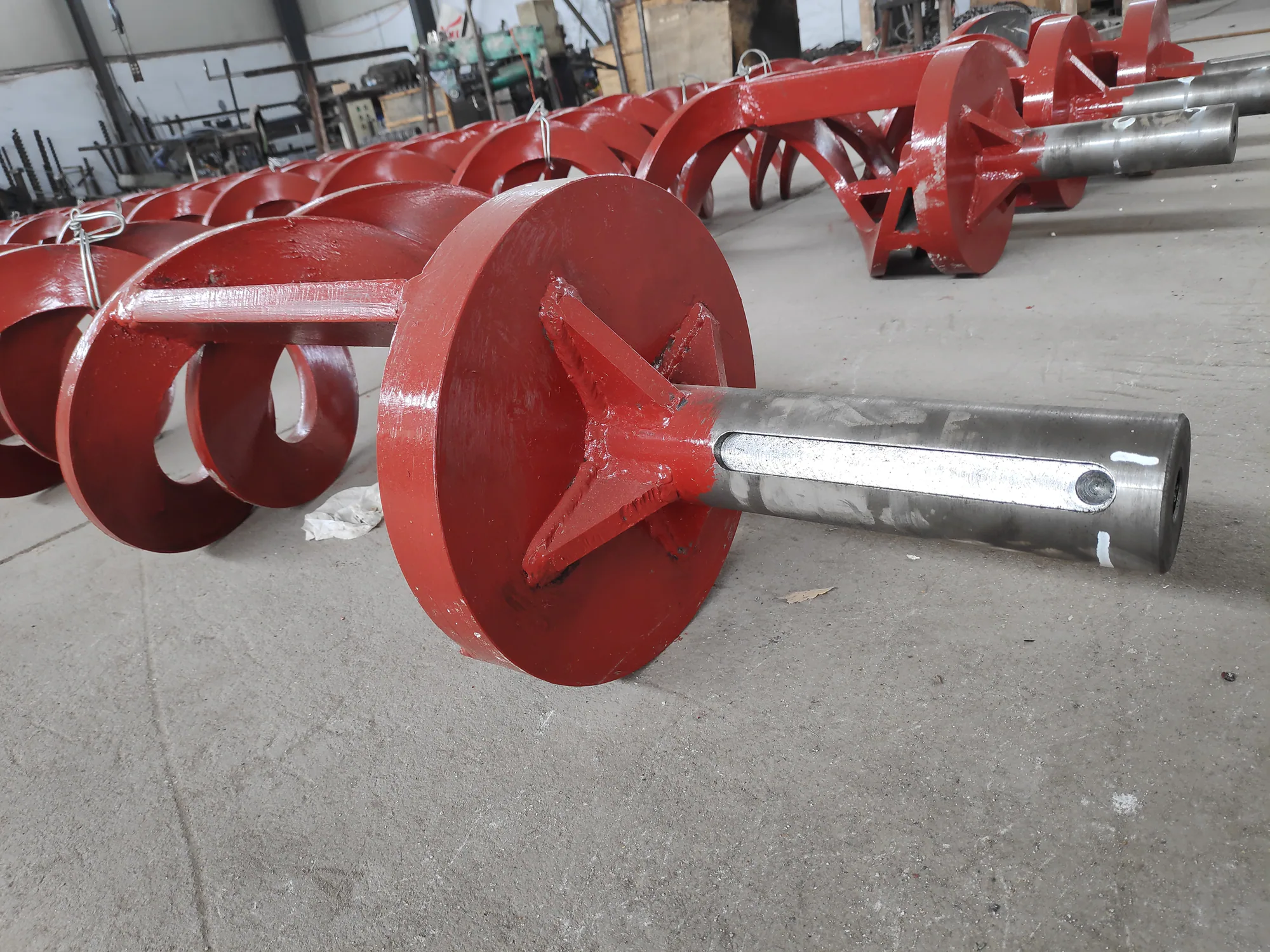 Ground screw auger assemblies with welded spiral blades for foundation installation Ground screw auger assemblies with welded spiral blades for foundation installation