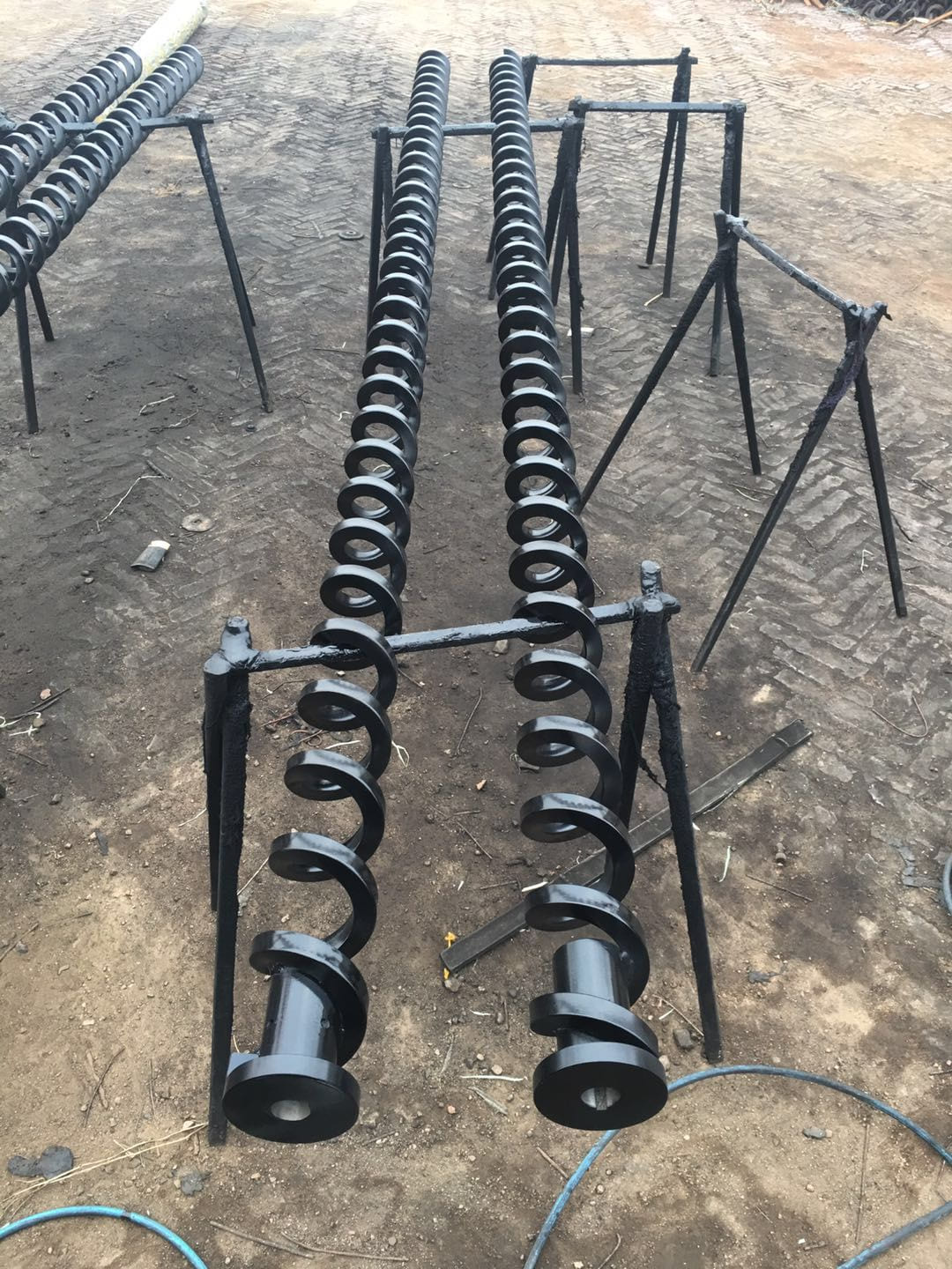 Custom square-bar flexible auger with continuous spiral flight