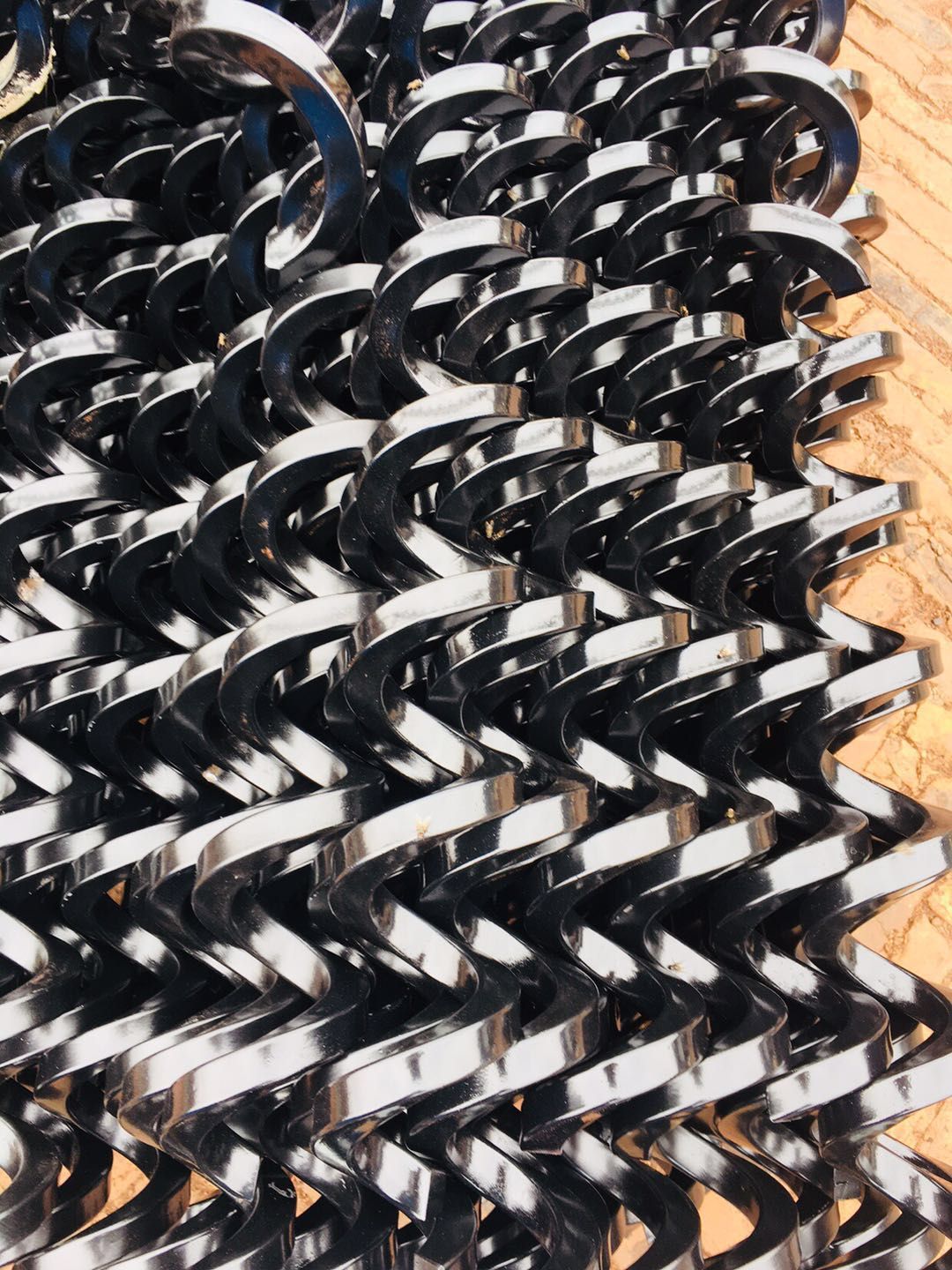 Custom flexible screw flight with square-bar construction
